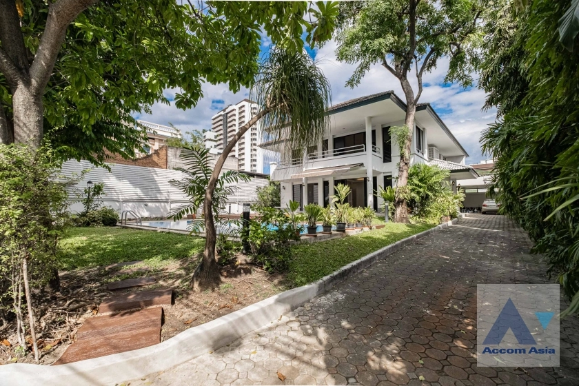 unitGarden, Private Swimming Pool |  4 Bedrooms  House For Rent in Sukhumvit, Bangkok  near BTS Ekkamai (1914879)