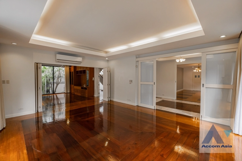 unitGarden, Private Swimming Pool |  4 Bedrooms  House For Rent in Sukhumvit, Bangkok  near BTS Ekkamai (1914879)