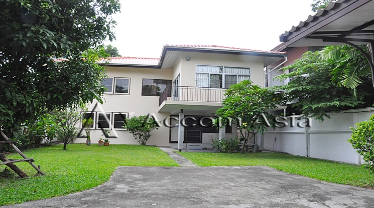 unit 3 Bedrooms  House For Rent & Sale in Sukhumvit, Bangkok  near BTS Ekkamai (1714888)