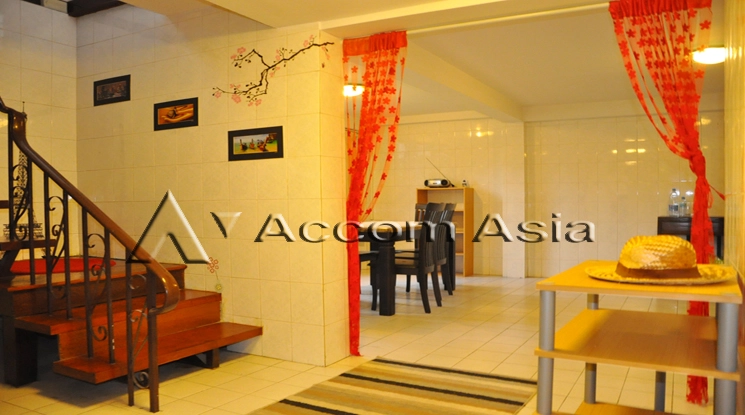 unit 3 Bedrooms  House For Rent & Sale in Sukhumvit, Bangkok  near BTS Ekkamai (1714888)