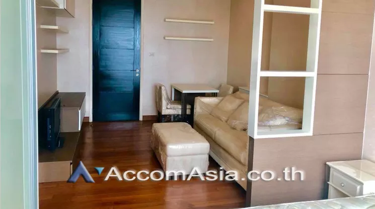  1 Bedroom  Condominium For Sale in Silom, Bangkok  near BTS Chong Nonsi (1514925)