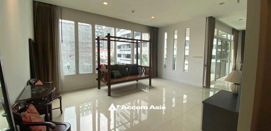 unit 4 Bedrooms  Apartment For Rent in Sukhumvit, Bangkok  near BTS Asok - MRT Sukhumvit (1414931)