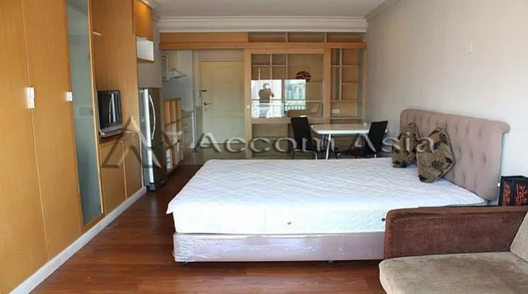  1 Bedroom  Condominium For Rent in Sukhumvit, Bangkok  near MRT Phetchaburi (1514948)