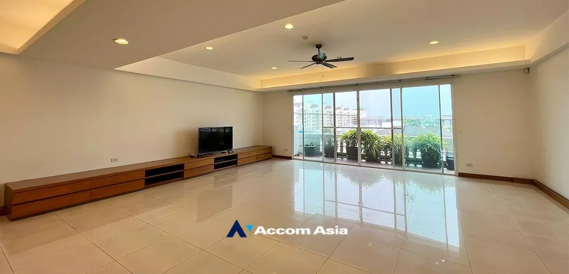 unit 3 Bedrooms  Apartment For Rent in Sathorn, Bangkok  near MRT Khlong Toei (1414996)