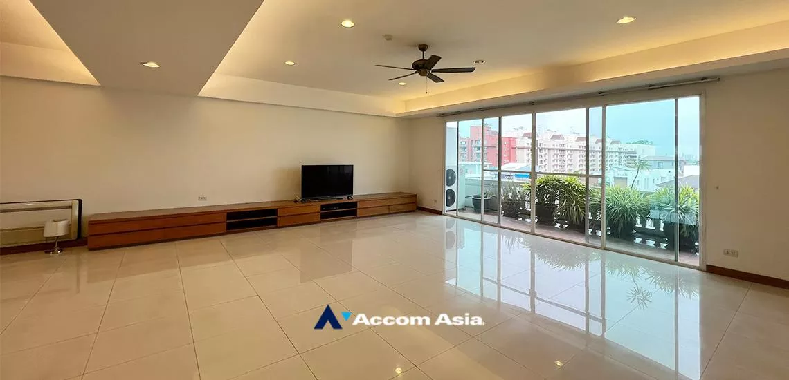 unit 3 Bedrooms  Apartment For Rent in Sathorn, Bangkok  near MRT Khlong Toei (1414996)