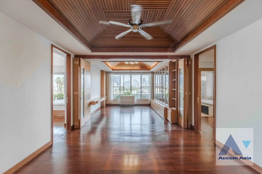 Pet friendly |  Privacy One Unit per Floor Apartment  3 Bedroom for Rent MRT Khlong Toei in Sathorn Bangkok