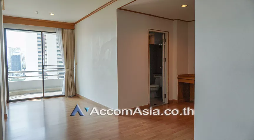 7  4 br Apartment For Rent in Sukhumvit ,Bangkok BTS Ekkamai at High-Rise Living with a Large Balcony Apartment in Ekkamai 1002601