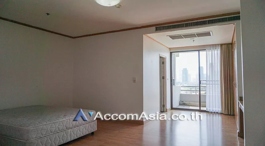 10  4 br Apartment For Rent in Sukhumvit ,Bangkok BTS Ekkamai at High-Rise Living with a Large Balcony Apartment in Ekkamai 1002601