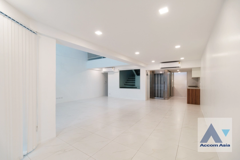  1  3 br House for rent and sale in Sukhumvit ,Bangkok BTS Nana 1715007