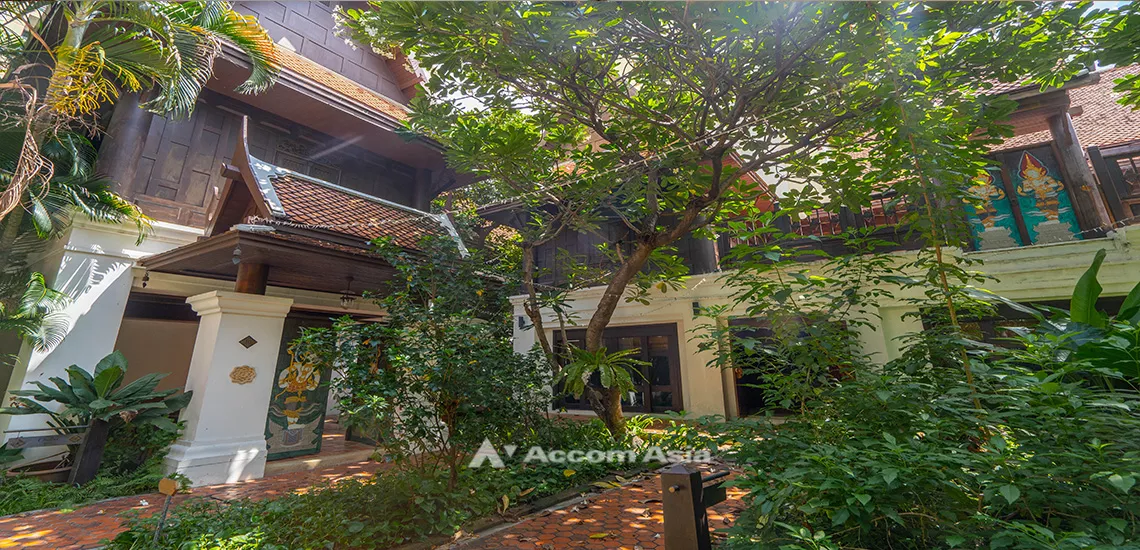  Unique Thai House House  3 Bedroom for Rent BTS Phrom Phong in Sukhumvit Bangkok