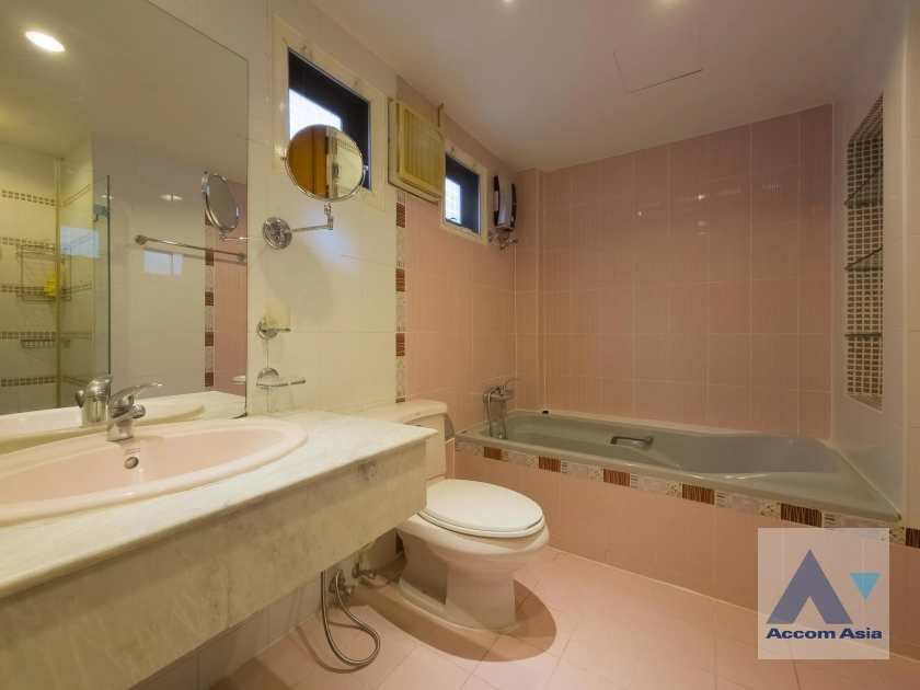 28  3 br Townhouse For Rent in Sukhumvit ,Bangkok BTS Phrom Phong at Villa 49 1815087