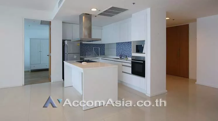  3 Bedrooms  Condominium For Rent in Ploenchit, Bangkok  near BTS Chitlom (1515157)