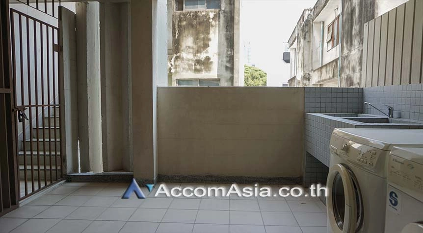 5  3 br Apartment For Rent in Ploenchit ,Bangkok BTS Ploenchit - MRT Lumphini at Modern Retro - 2 Units / floor 1415167