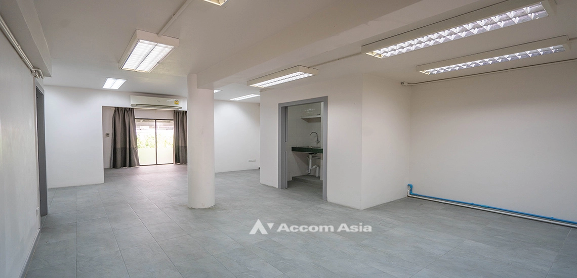  1  3 br Townhouse for rent and sale in Sukhumvit ,Bangkok BTS Phrom Phong 110107