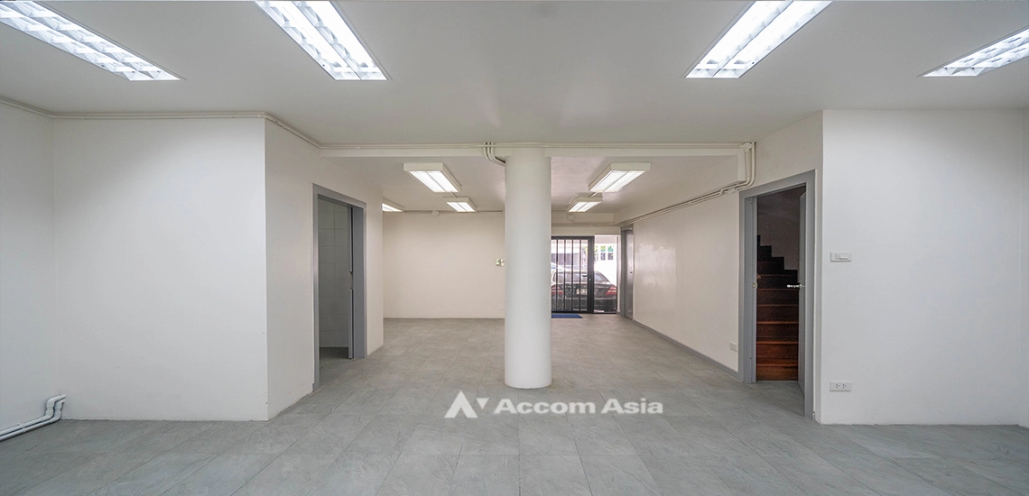  1  3 br Townhouse for rent and sale in Sukhumvit ,Bangkok BTS Phrom Phong 110107