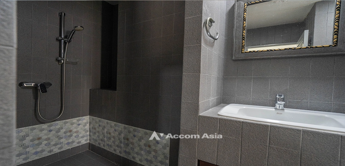 15  3 br Townhouse for rent and sale in Sukhumvit ,Bangkok BTS Phrom Phong 110107