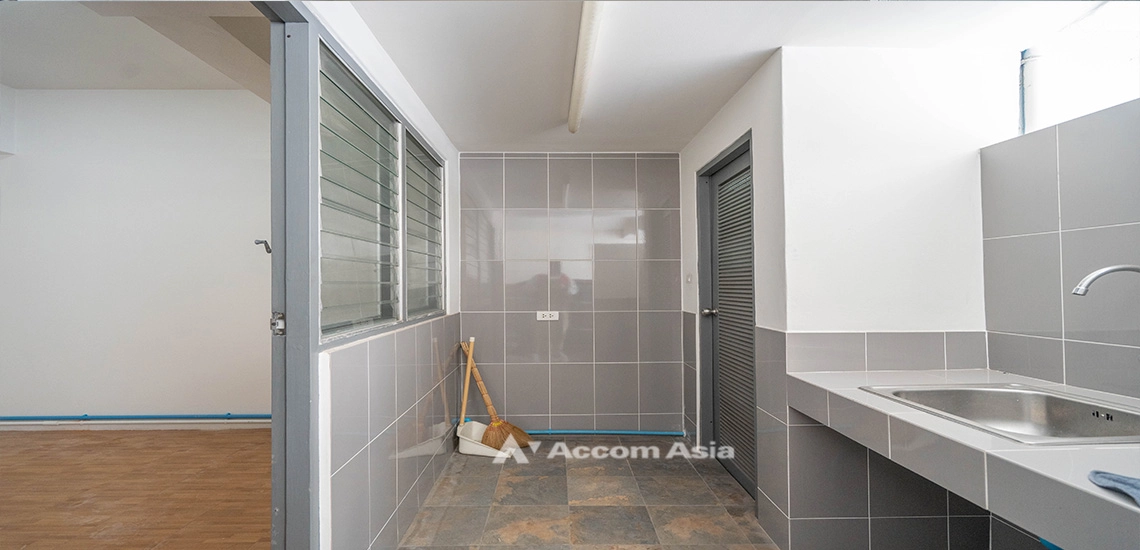 10  3 br Townhouse for rent and sale in Sukhumvit ,Bangkok BTS Phrom Phong 110107