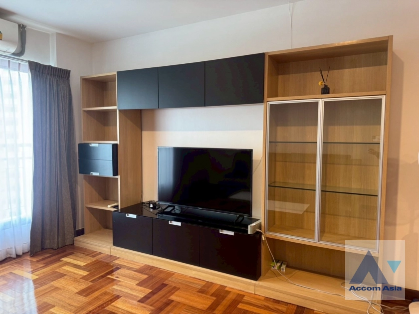 unit 2 Bedrooms  Condominium For Rent in Sukhumvit, Bangkok  near BTS Nana (1515210)