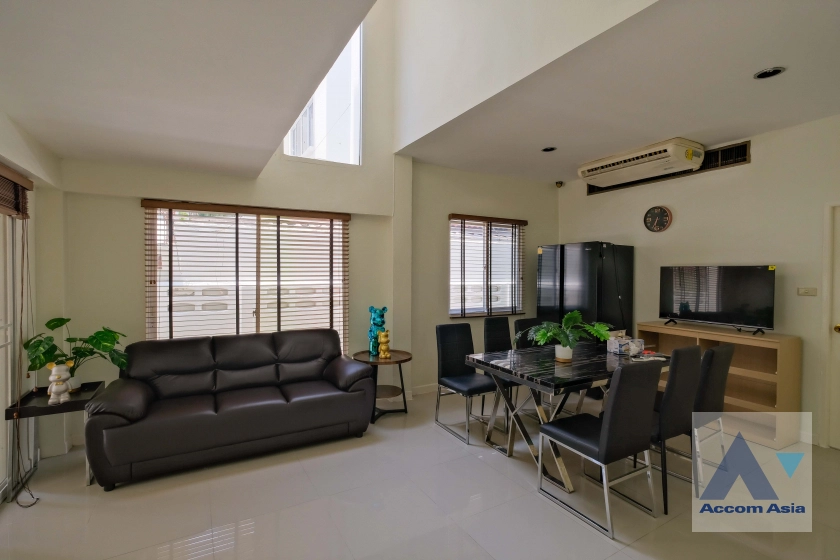  2  4 br House For Rent in sukhumvit ,Bangkok BTS Phrom Phong 2515220