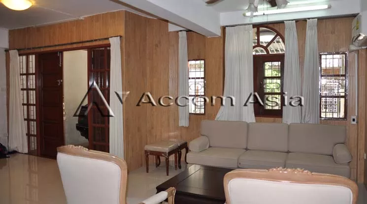Home Office |  5 Bedrooms  Townhouse For Rent in Sukhumvit, Bangkok  near BTS Thong Lo (2515229)