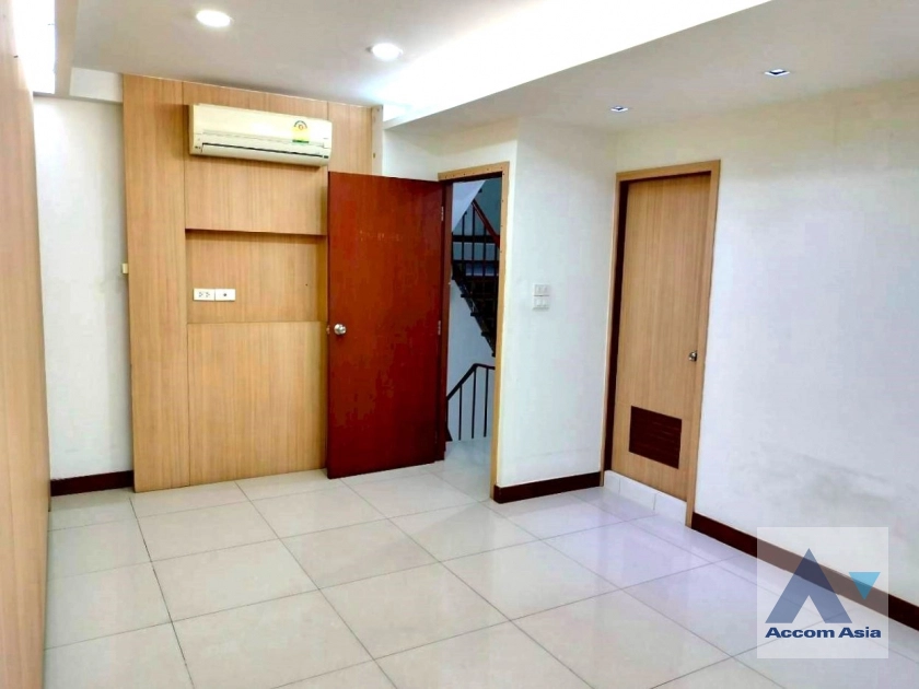 5  2 br Townhouse for rent and sale in Sukhumvit ,Bangkok BTS Thong Lo 2515243