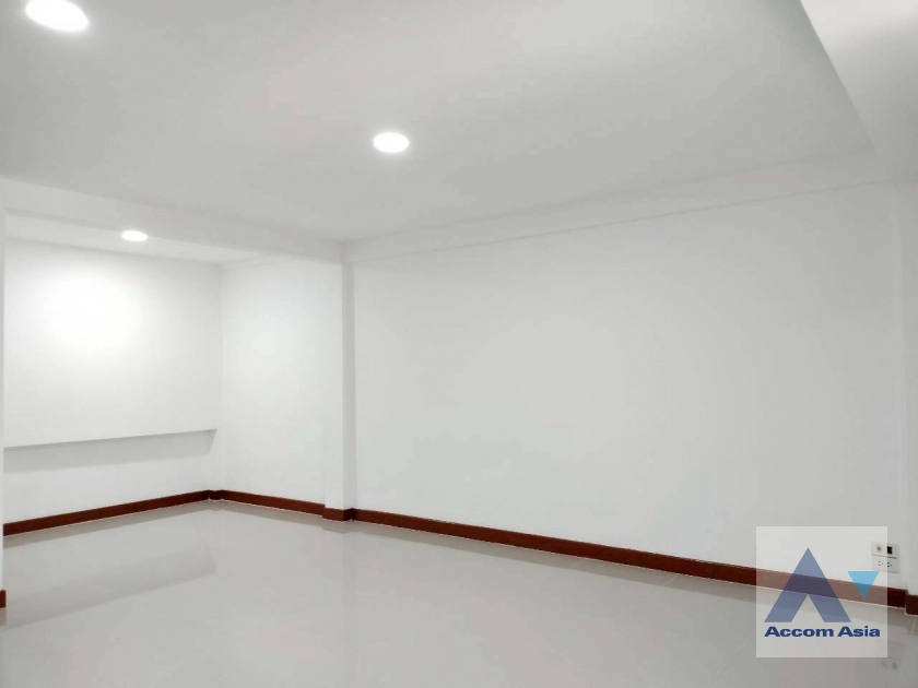 8  2 br Townhouse for rent and sale in Sukhumvit ,Bangkok BTS Thong Lo 2515243
