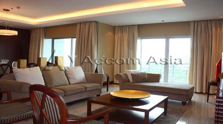  3 Bedrooms  Apartment For Rent in Ploenchit, Bangkok  near BTS Ploenchit (1415310)
