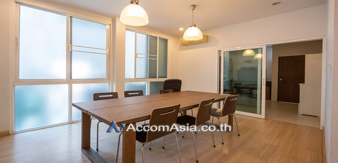 unitPet friendly |  2 Bedrooms  Apartment For Rent in Sukhumvit, Bangkok  near BTS Phrom Phong (1715322)