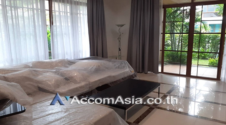  Peaceful compound House  3 Bedroom for Rent   in Pattanakarn Bangkok