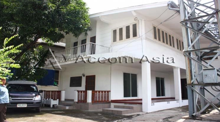 unit 6 Bedrooms  House For Rent in Sukhumvit, Bangkok  near BTS Ploenchit (1715450)