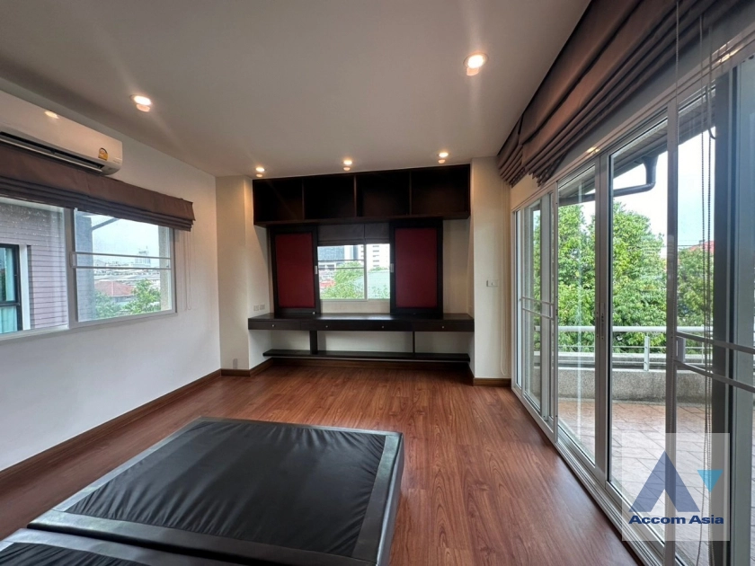 12  4 br House for rent and sale in Ramkhamhaeng ,Bangkok MRT Si Kritha at Baan Issara Rama 9 2315464