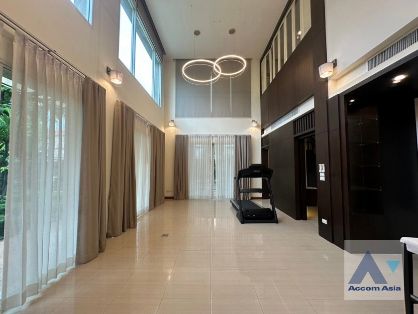 unit 4 Bedrooms  House For Rent & Sale in Ramkhamhaeng, Bangkok  near  Si Kritha (2315464)