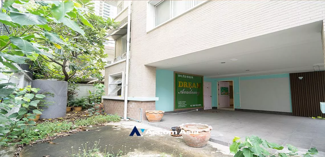 unitHome Office |  5 Bedrooms  House For Rent in Sukhumvit, Bangkok  near BTS Phrom Phong (1715501)