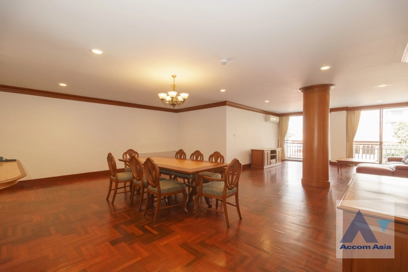 unit 3 Bedrooms  Apartment For Rent in Sukhumvit, Bangkok  near BTS Phrom Phong (1415521)