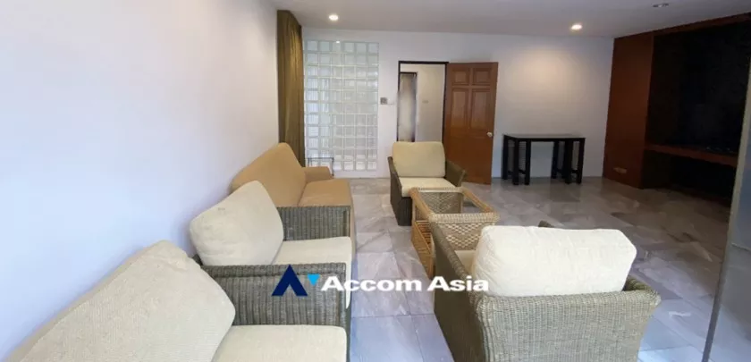  3 Bedrooms  Townhouse For Rent in Sathorn, Bangkok  near BRT Nararam 3 (2515529)