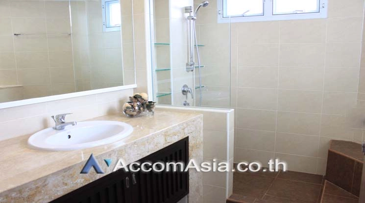 11  3 br Apartment For Rent in Sukhumvit ,Bangkok BTS Ekkamai at Low-rise Apartment, Only 1,000m to BTS 1415547
