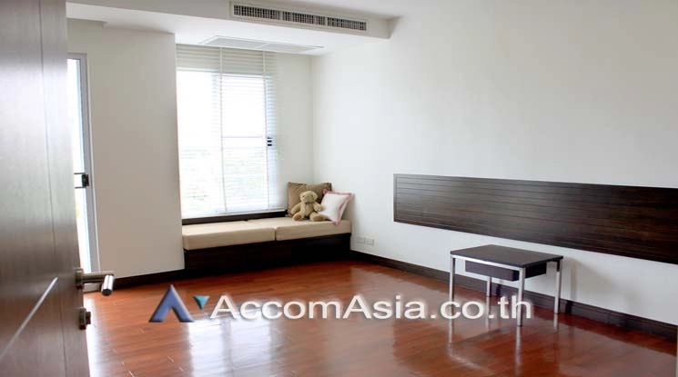 10  3 br Apartment For Rent in Sukhumvit ,Bangkok BTS Ekkamai at Low-rise Apartment, Only 1,000m to BTS 1415547