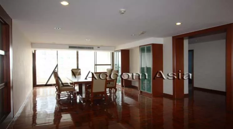 unit 4 Bedrooms  Apartment For Rent in Sukhumvit, Bangkok  near BTS Phrom Phong (1415551)