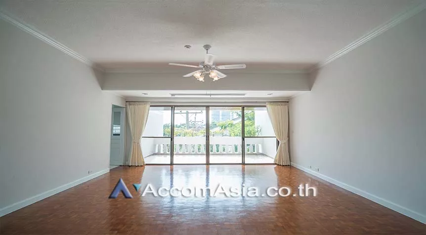  3 Bedrooms  Apartment For Rent in Sathorn, Bangkok  near BTS Chong Nonsi (1415557)