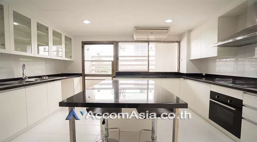  3 Bedrooms  Apartment For Rent in Sathorn, Bangkok  near BTS Chong Nonsi (1415557)