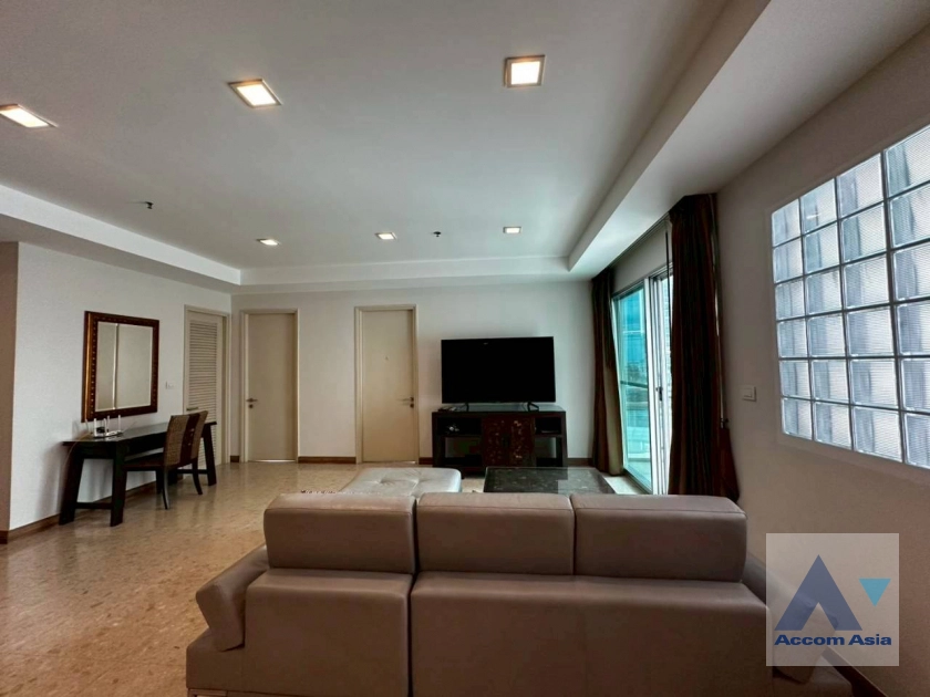 unit 3 Bedrooms  Condominium For Rent & Sale in Sukhumvit, Bangkok  near BTS Ekkamai (1515620)