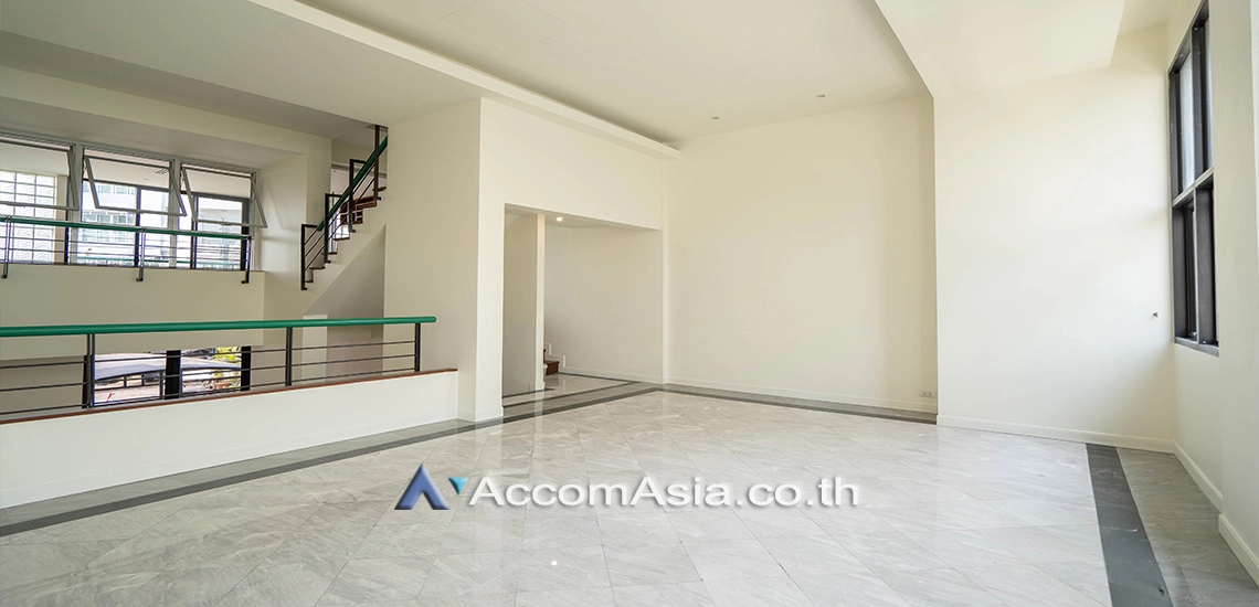 unitPet friendly |  3 Bedrooms  House For Rent & Sale in Sukhumvit, Bangkok  near BTS Phra khanong (1715673)