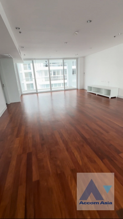 Pet friendly |  Ekkamai Family Apartment Apartment  4 Bedroom for Rent BTS Ekkamai in Sukhumvit Bangkok