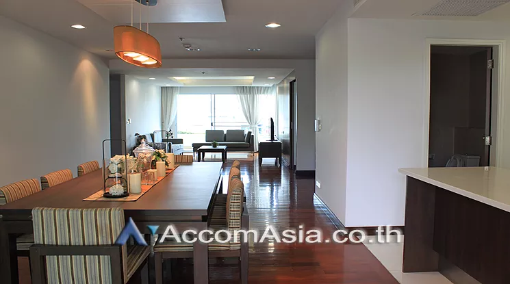  3 Bedrooms  Apartment For Rent in Sukhumvit, Bangkok  near BTS Ekkamai (1415698)