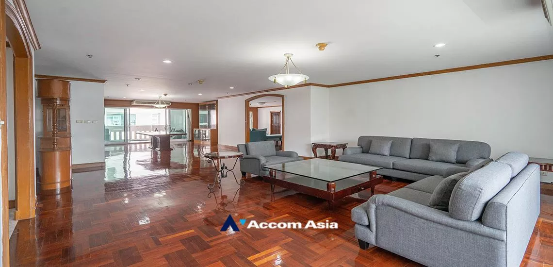 Pet friendly |  A Classic Style Apartment  4 Bedroom for Rent MRT Sukhumvit in Sukhumvit Bangkok