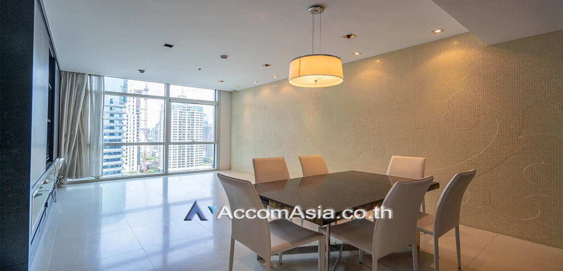 unit 2 Bedrooms  Condominium For Rent in Ploenchit, Bangkok  near BTS Ploenchit (1515745)