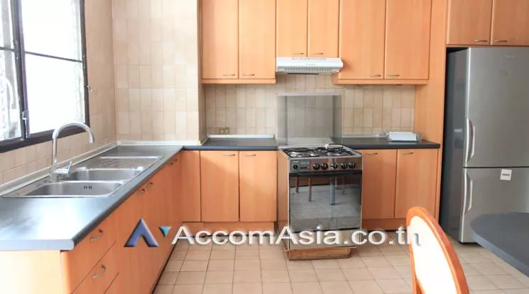 unit 3 Bedrooms  Apartment For Rent in Sukhumvit, Bangkok  near BTS Asok - MRT Sukhumvit (1415790)