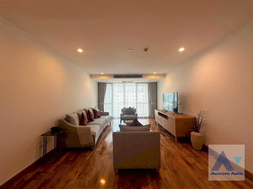 Newly renovated, Pet friendly |  Apartment with Top Facilities, Close to Emshere Apartment  3 Bedroom for Rent BTS Phrom Phong in Sukhumvit Bangkok