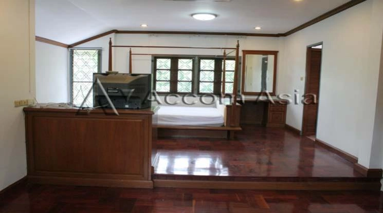 6  5 br House For Rent in Pattanakarn ,Bangkok BTS On Nut at Panya Pattanakarn Village 1815812