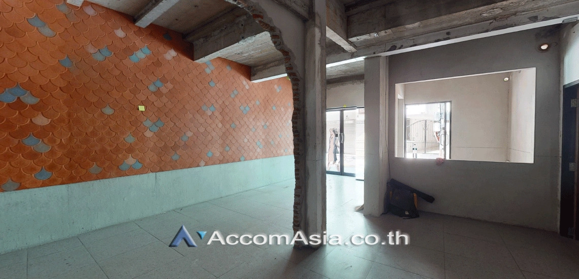 unit 10 Bedrooms  House For Rent & Sale in Sukhumvit, Bangkok  near BTS Phrom Phong (110121)